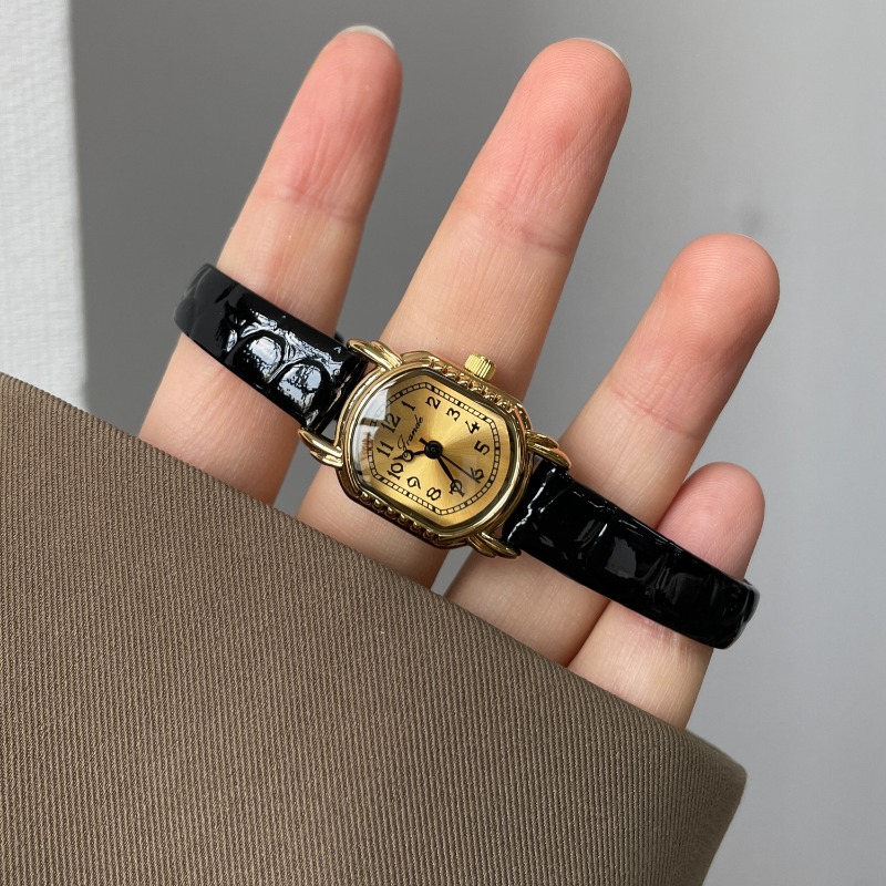 Vintage Digital Watch - Jam Tangan Wanita Oval Vintage Quartz